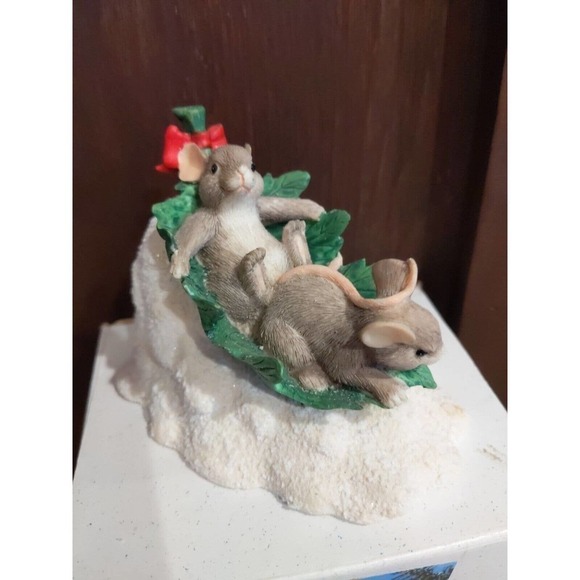 Set of 2 Charming Tails "I'm Moo-ved By You" & "Flying Leaf Saucer" with boxes - Picture 9 of 11